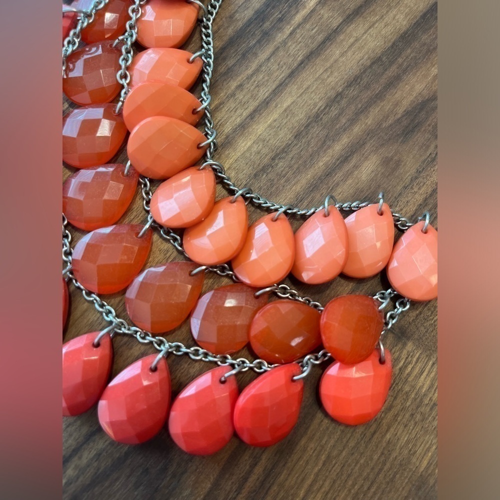 Vintage Y2K/ 2000’s Coral Ombré Layer Necklace - Picture 2 of 3